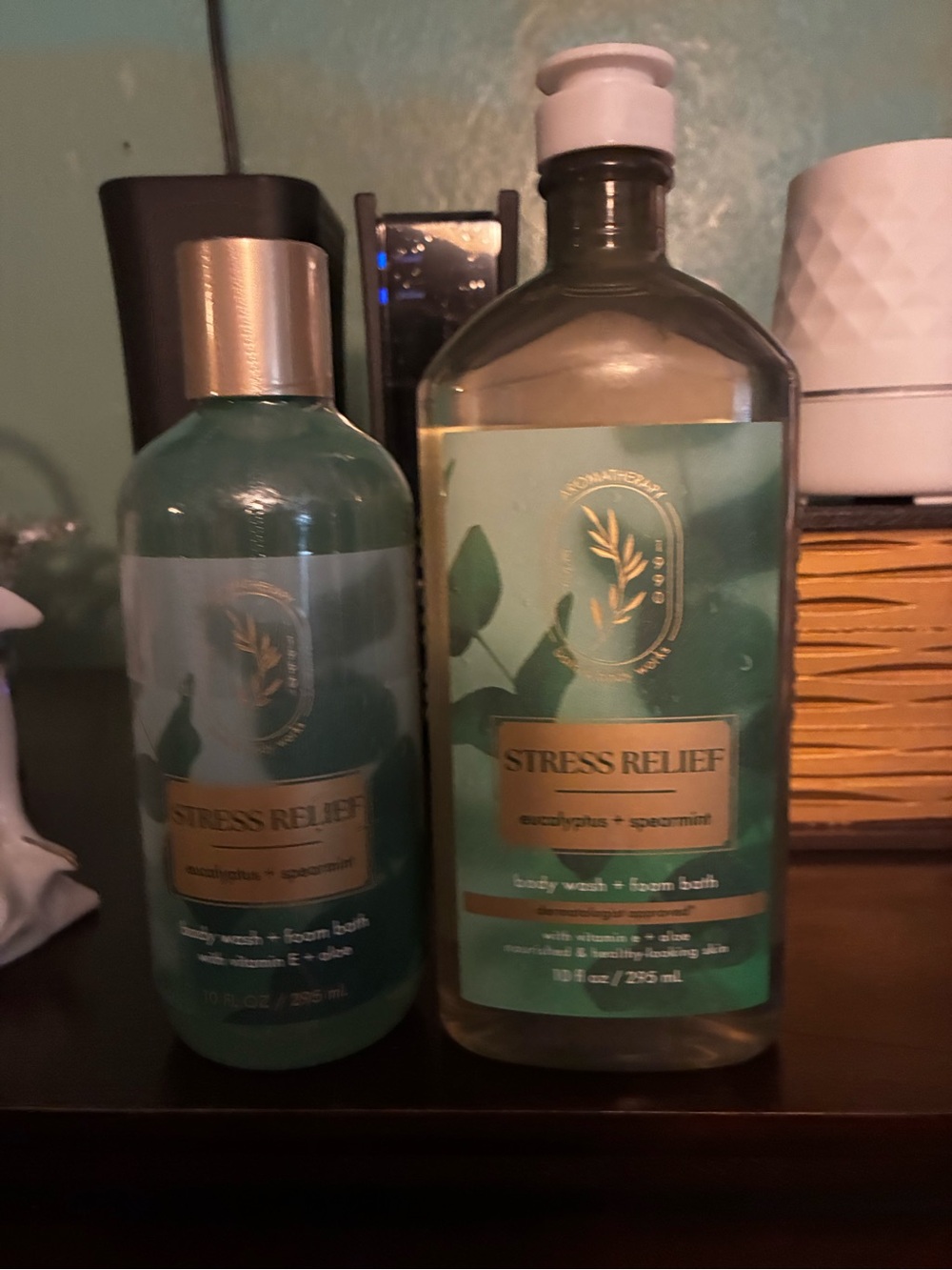 Bath & Body Works Stress Relief Eucalyptus + Spearmint Body Wash - Green